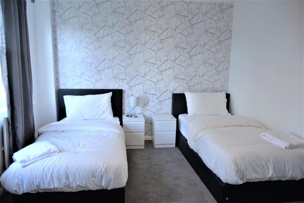 London Zone 2, 2 Bedroom House Екстериор снимка