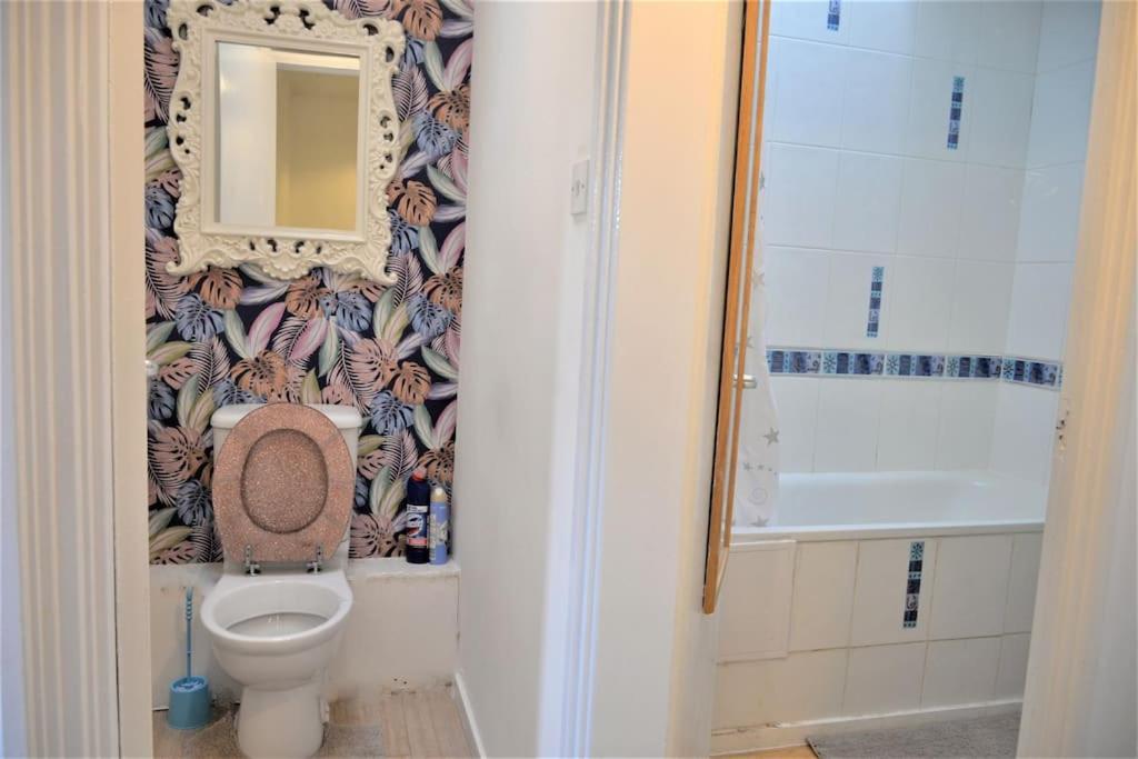 London Zone 2, 2 Bedroom House Екстериор снимка