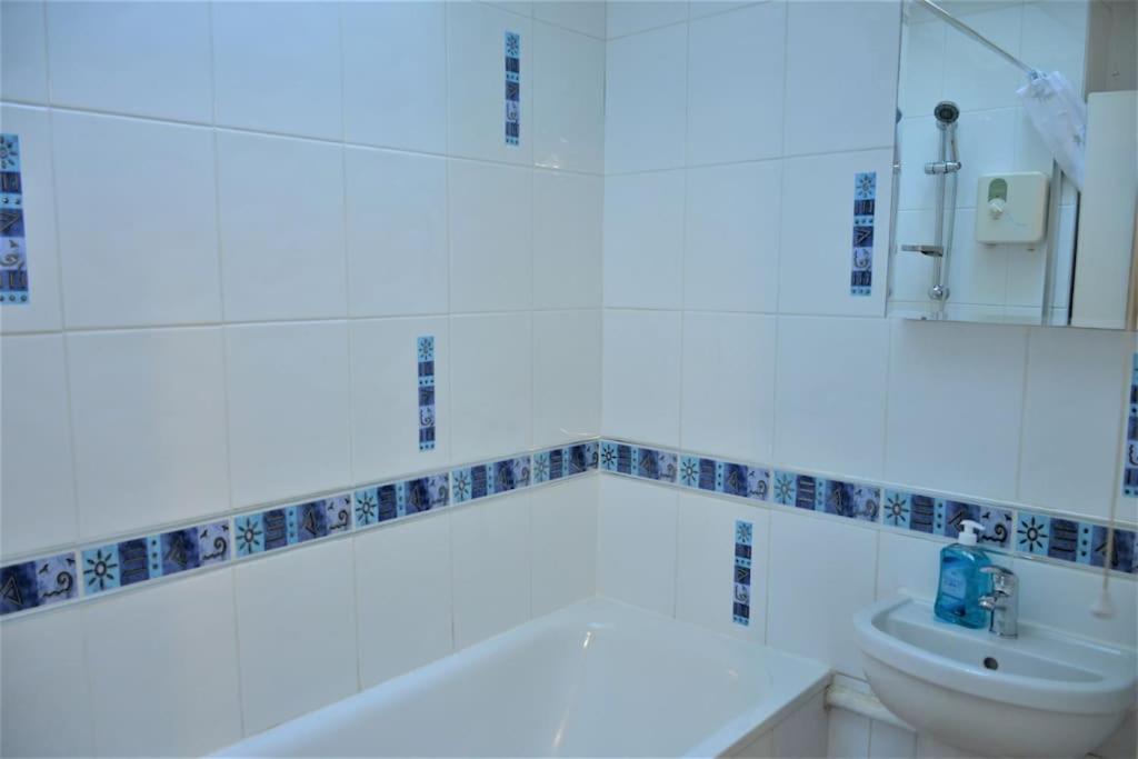 London Zone 2, 2 Bedroom House Екстериор снимка