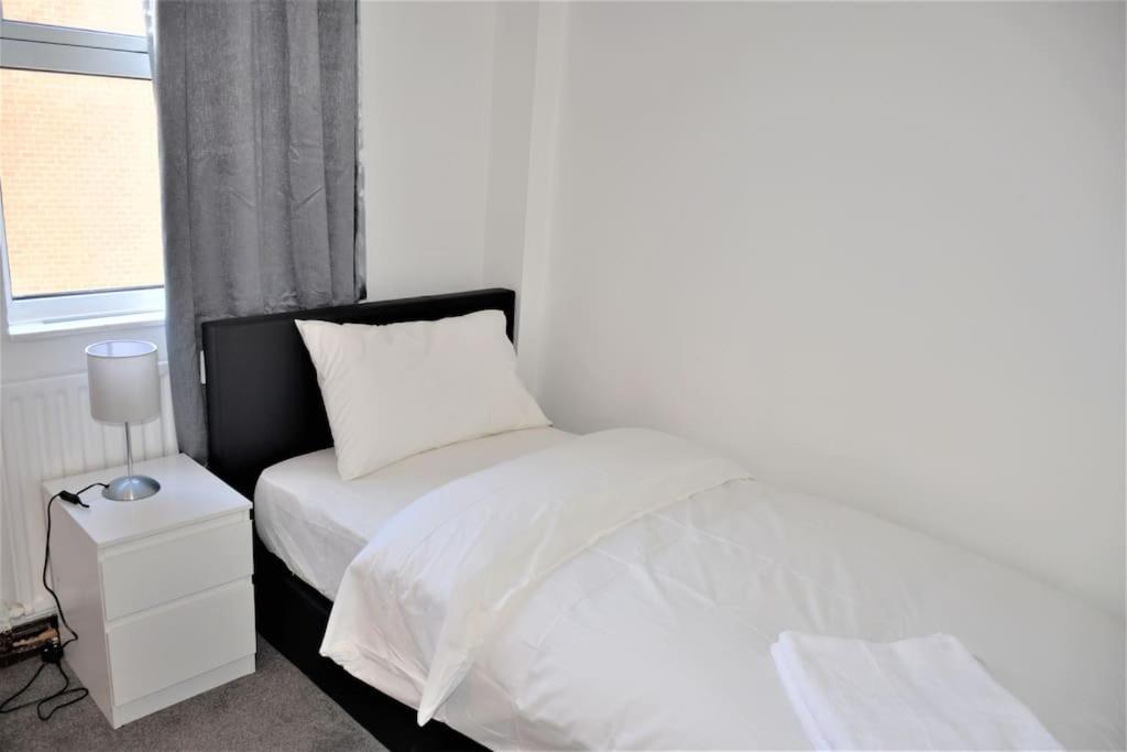 London Zone 2, 2 Bedroom House Екстериор снимка